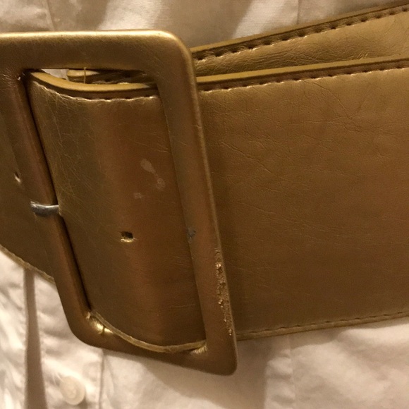 Medium so short sleeve button up top - Picture 3 of 5